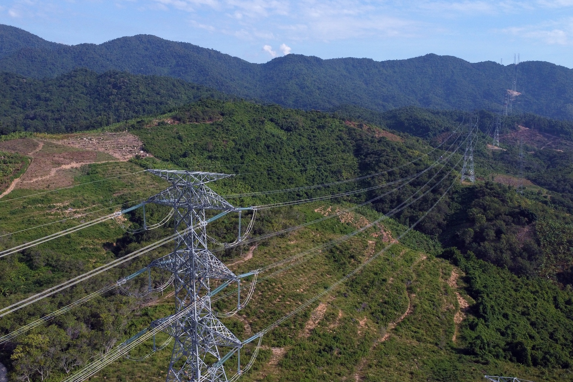 Diễn tập khắc phục sự cố đứt dây dẫn trên đường dây 500kV - 2 Diễn tập khắc phục sự cố đứt dây dẫn trên đường dây 500kV - 2