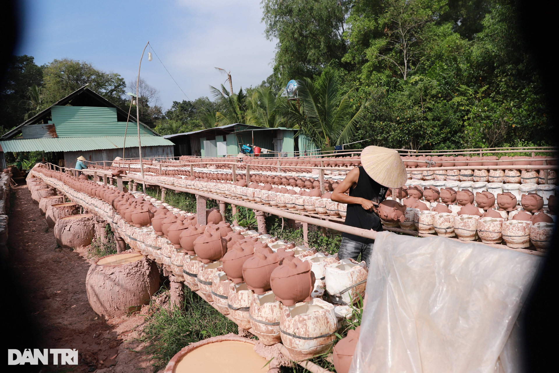 Lò nung tượng mèo đất tất bật ngày cận Tết Quý Mão - 1 Lò nung tượng mèo đất tất bật ngày cận Tết Quý Mão - 1