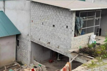 Rơi xuống tầng hầm, bé gái 6 tuổi tử vong thương tâm