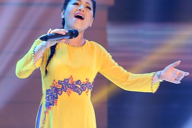 Anh Thơ bị chê “hát không chạm vào trái tim” khán giả