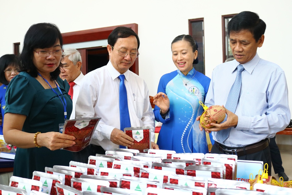 Bộ trưởng KHCN gợi mở nhiều vấn đề để ĐBSCL phát triển xứng tầm - 1 Bộ trưởng KHCN gợi mở nhiều vấn đề để ĐBSCL phát triển xứng tầm - 1