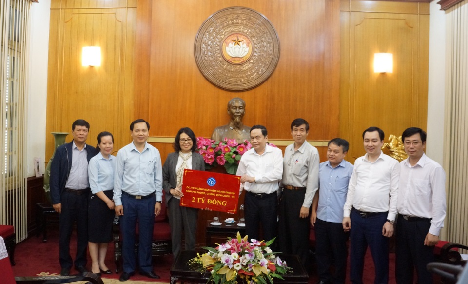 Bảo hiểm xã hội VN trao 2 tỷ đồng ủng hộ phòng chống dịch Covid-19 - 1 Bảo hiểm xã hội VN trao 2 tỷ đồng ủng hộ phòng chống dịch Covid-19 - 1