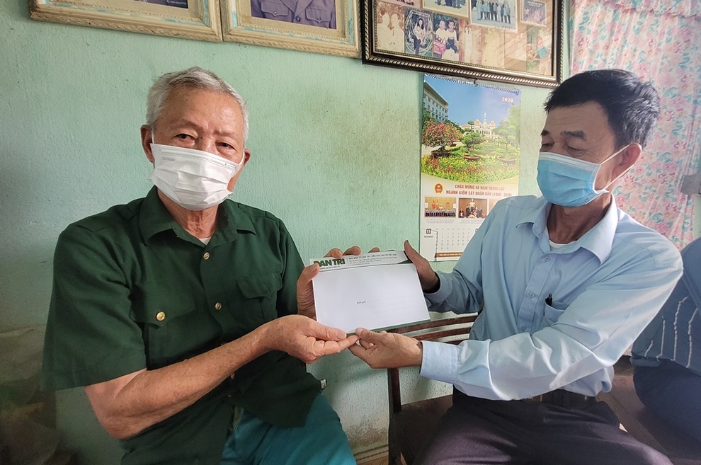 Bạn đọc Báo Dân trí tri ân dịp 27/7: Con trai mẹ khai thêm tuổi để nhập ngũ - 2 Bạn đọc Báo Dân trí tri ân dịp 27/7: Con trai mẹ khai thêm tuổi để nhập ngũ - 2