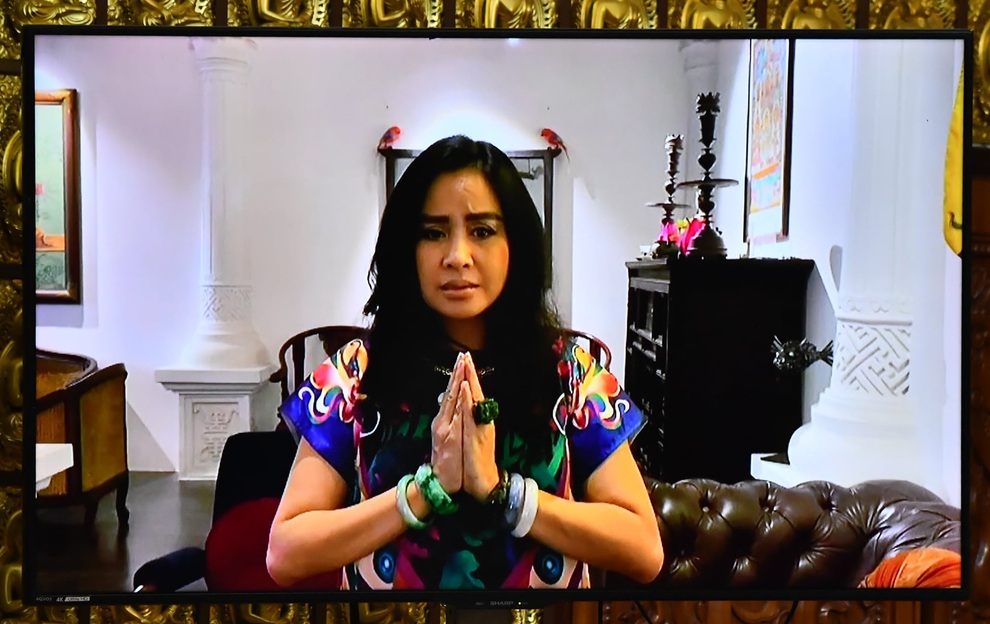 Danh ca Thái Châu, Thanh Lam nghẹn ngào trong lễ cầu siêu ca sĩ Phi Nhung - 5 Danh ca Thái Châu, Thanh Lam nghẹn ngào trong lễ cầu siêu ca sĩ Phi Nhung - 5