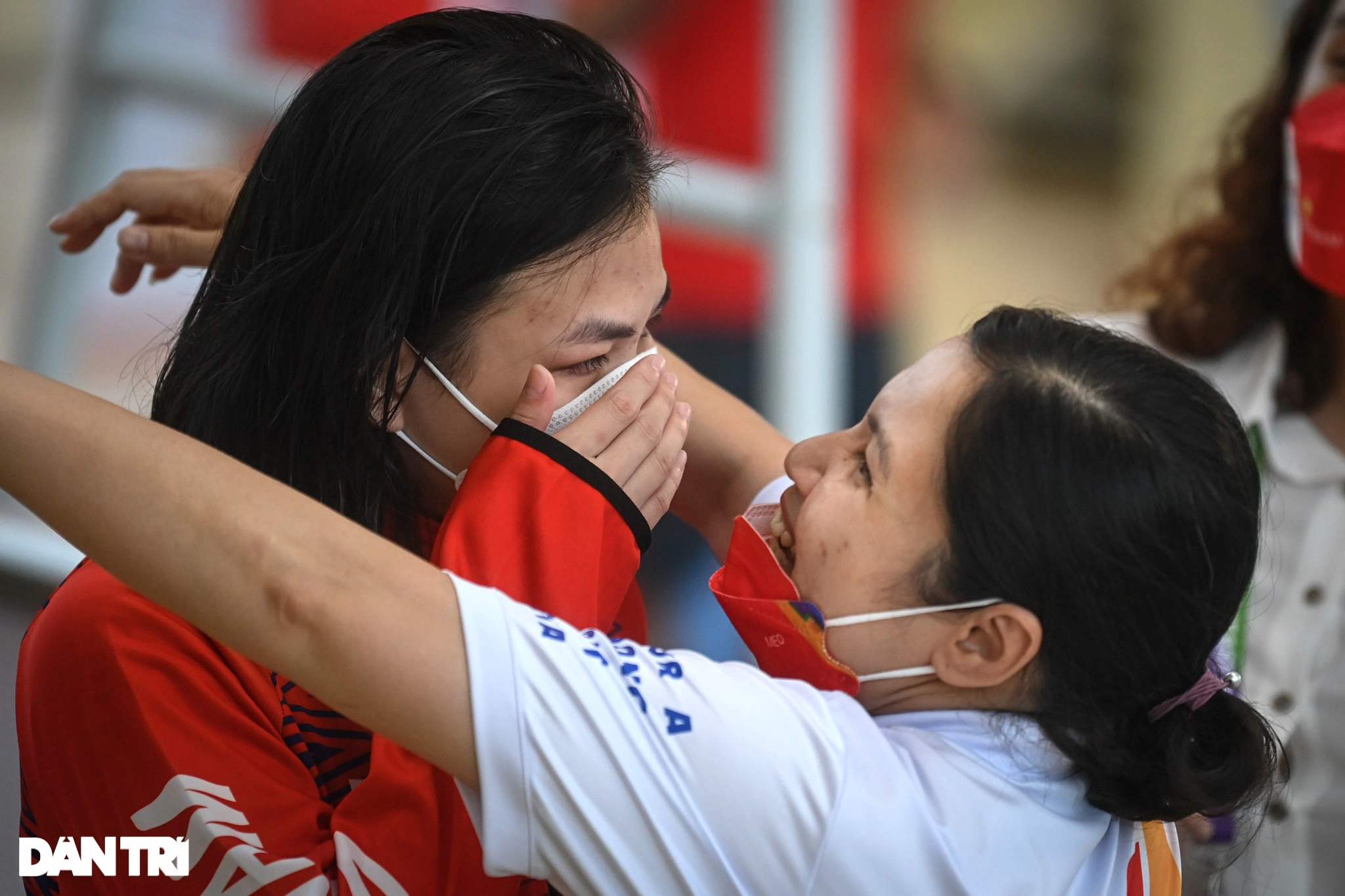 Khoảnh khắc VĐV Phương Mai òa khóc sau khi giành HCB môn nhảy cầu - 7 Khoảnh khắc VĐV Phương Mai òa khóc sau khi giành HCB môn nhảy cầu - 7