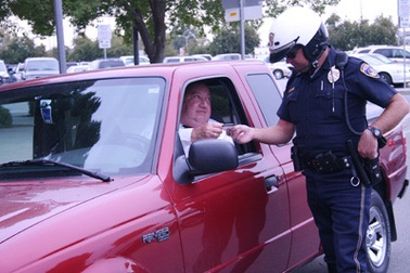 Chuyện “xe chính chủ” bên ta, bên tây