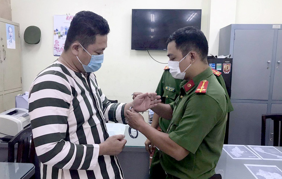 Triệt phá đường dây sản xuất găng tay y tế giả tới... hàng chục tấn - 1 Triệt phá đường dây sản xuất găng tay y tế giả tới... hàng chục tấn - 1
