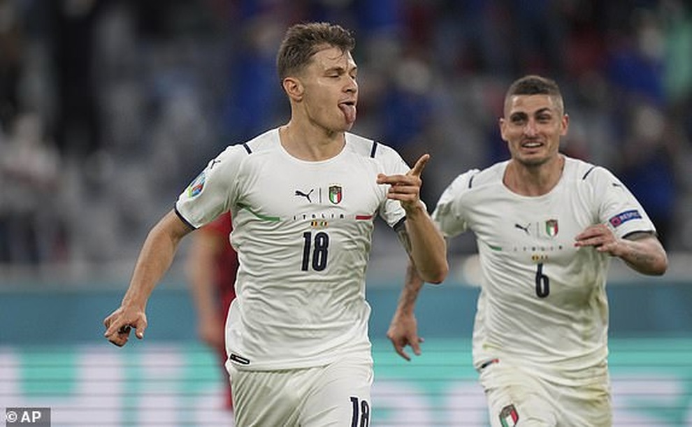Niềm vui sướng tột độ của đội tuyển Italia sau khi đánh bại Bỉ - 5 Niềm vui sướng tột độ của đội tuyển Italia sau khi đánh bại Bỉ - 5