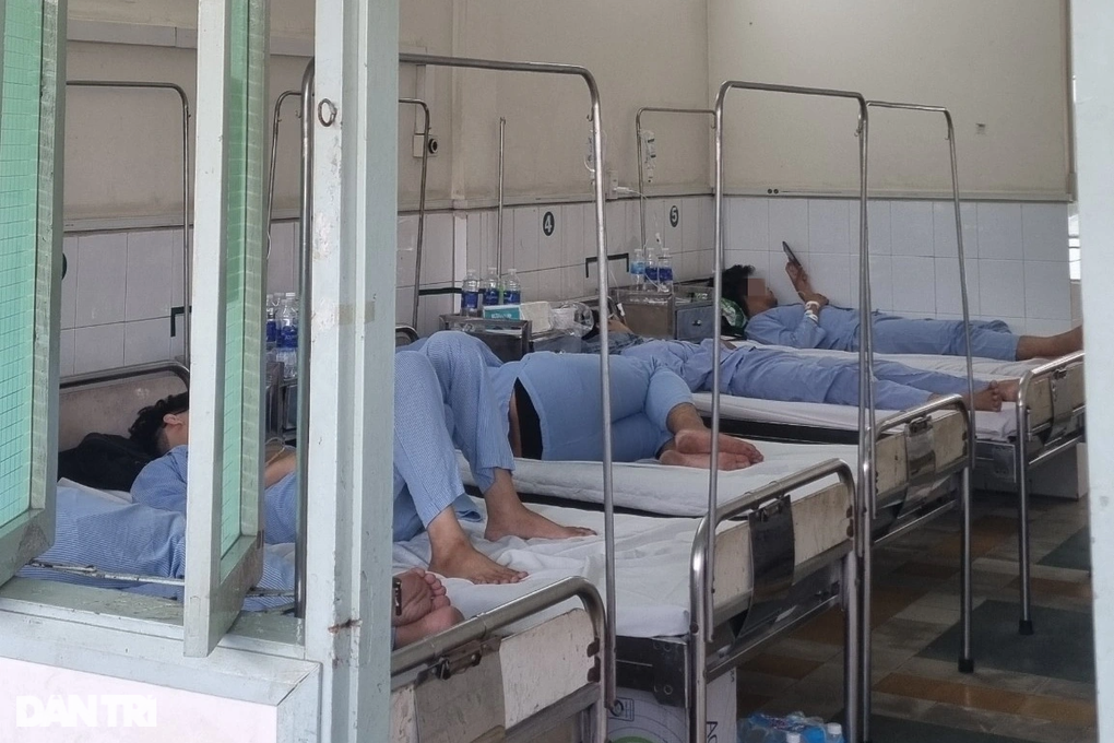 Giám đốc Sở ATTP TPHCM cảnh báo thói quen nguy hiểm khi ăn bánh mì mùa nóng - 4 Giám đốc Sở ATTP TPHCM cảnh báo thói quen nguy hiểm khi ăn bánh mì mùa nóng - 4