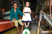 "Cô gái nhỏ nhất Việt Nam" qua đời ở tuổi 22