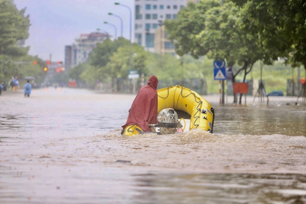 Điểm tuần: Hà Nội phố cũng như sông; án mạng từ những chiếc ô tô - 1