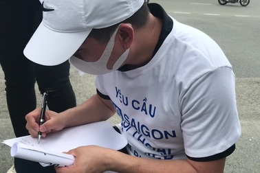 Phụ huynh phản đối chính sách học phí Trường Quốc tế Úc trong mùa dịch