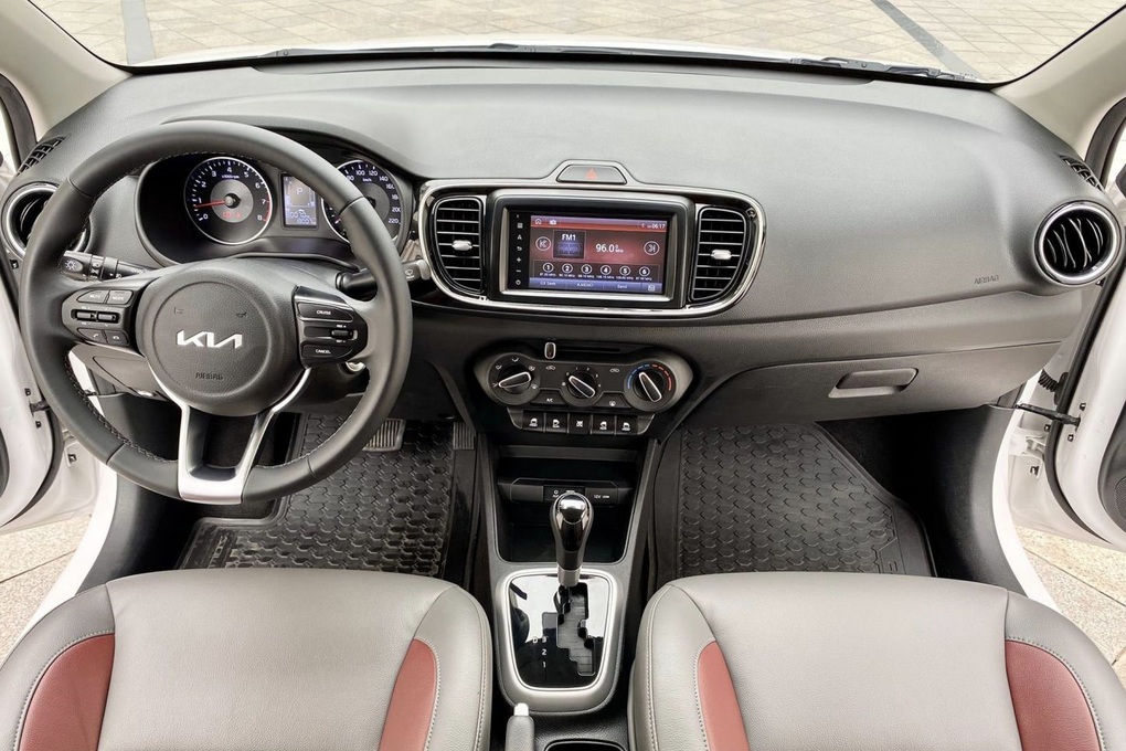Kia Soluto bị cắt phiên bản, bản cao nhất giá ngang Hyundai Accent số sàn - 2 Kia Soluto bị cắt phiên bản, bản cao nhất giá ngang Hyundai Accent số sàn - 2
