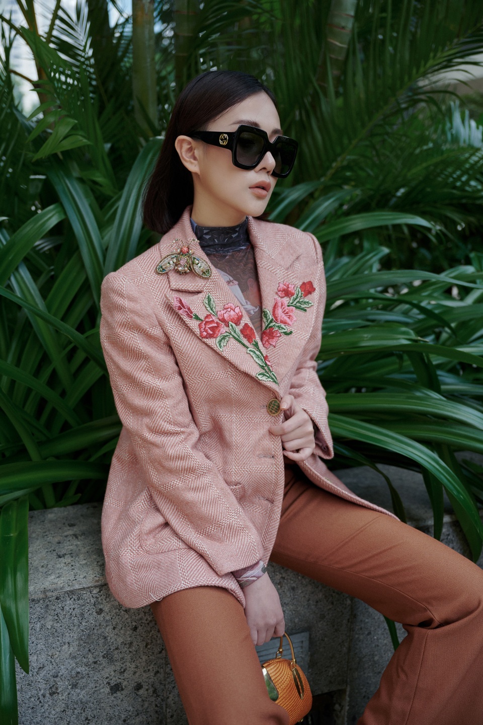 Phương Oanh “Quỳnh búp bê” ngày càng sang chảnh, dát đầy hàng hiệu - 19 Phương Oanh “Quỳnh búp bê” ngày càng sang chảnh, dát đầy hàng hiệu - 19