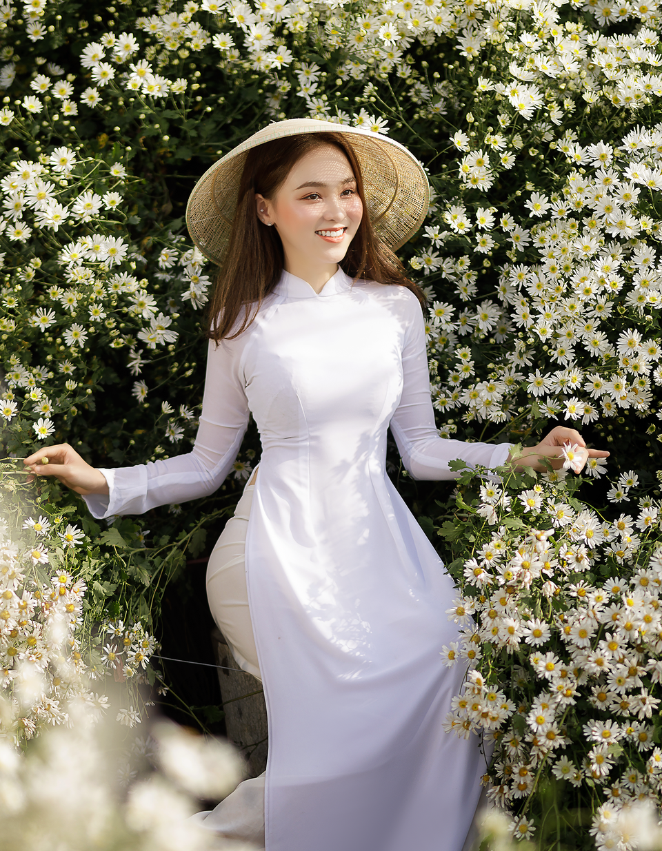 Thiếu nữ Hà thành đọ sắc với loài hoa báo hiệu mùa đông Hà Nội - 5 Thiếu nữ Hà thành đọ sắc với loài hoa báo hiệu mùa đông Hà Nội - 5
