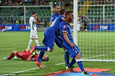 Đánh bại Bulgaria, Italia vươn lên ngôi đầu bảng