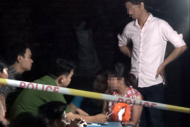 Đi chơi lễ về, bàng hoàng phát hiện mẹ chết trong tư thế treo cổ