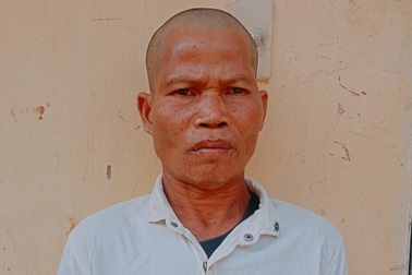 Bắt kẻ hiếp dâm con riêng của vợ rồi bỏ trốn suốt 12 năm