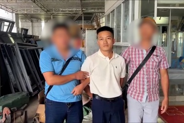 Bắt đối tượng trốn truy nã, vượt biên sang Lào làm thuê