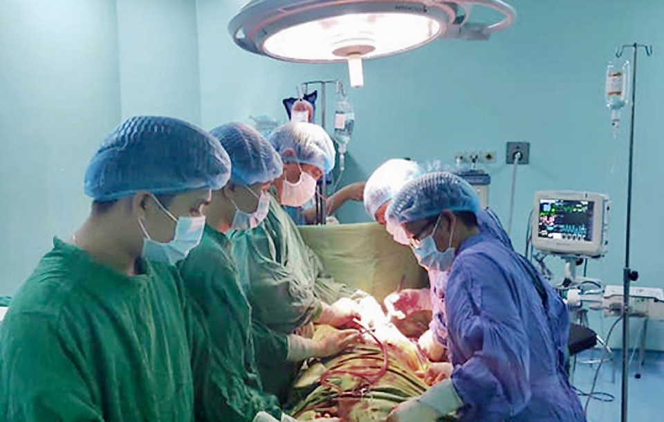 Cứu sống bệnh nhân bị dao đâm thấu tim - 1 Cứu sống bệnh nhân bị dao đâm thấu tim - 1