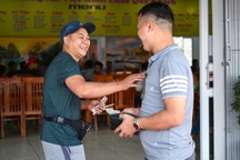 Ngày về mở quán cơm của tài xế container đâm xe Innova đi lùi trên cao tốc