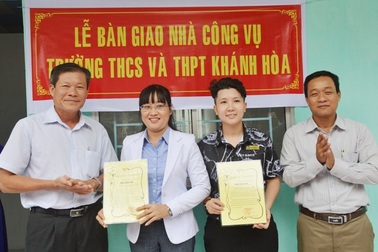 Bàn giao nhà công vụ cho giáo viên vùng xa