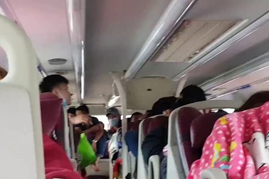 Xe khách Dũng Hương (Hà Tĩnh) nhồi nhét khách bị bắt ngày 4/2.