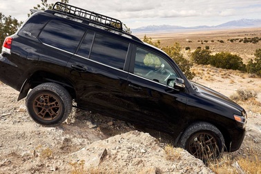 "Huyền thoại" Land Cruiser và quyết định gây tò mò của Toyota