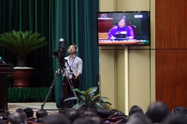 “Phải kéo giãn mức tăng lương vì kinh tế quá khó khăn”