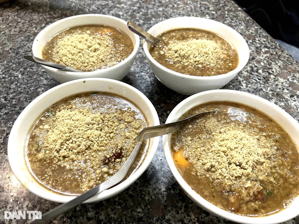 Du lịch Hà Giang, cô gái lấy hết can đảm ăn món cháo độc - 3 Du lịch Hà Giang, cô gái lấy hết can đảm ăn món cháo độc - 3