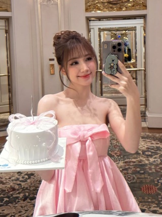 Hòa Minzy tuổi 30: Cuộc sống sang chảnh và tình bạn đặc biệt với Văn Toàn - 4