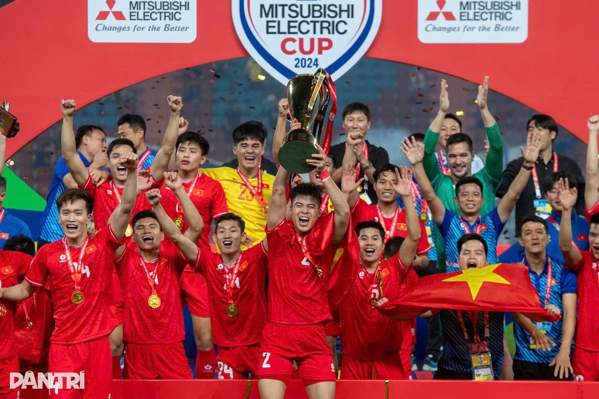 Hình ảnh tuyển Việt Nam vô địch AFF Cup 2024 đầy thuyết phục trước Thái Lan - 15 Hình ảnh tuyển Việt Nam vô địch AFF Cup 2024 đầy thuyết phục trước Thái Lan - 15