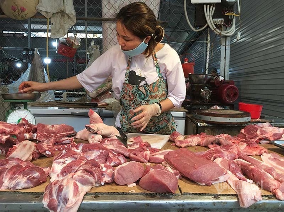 Thịt lợn cao chót vót, dân bớt khẩu phần, chợ ế chưa từng có - 1 Thịt lợn cao chót vót, dân bớt khẩu phần, chợ ế chưa từng có - 1