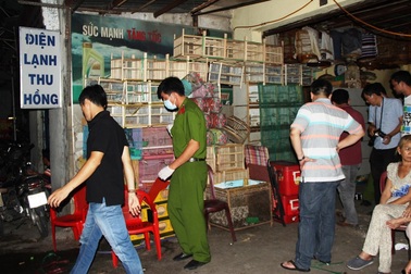 Ông chủ cửa hàng bán chim bị người lạ đâm chết