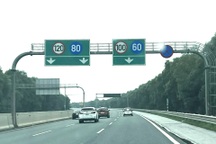 Tranh cãi ý nghĩa biển phân làn tốc độ trên cao tốc