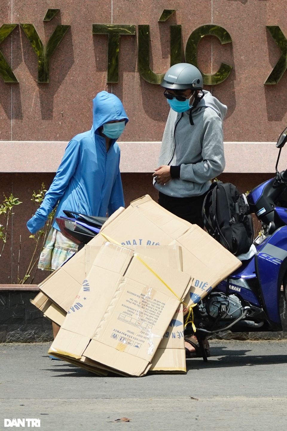 TPHCM: Sinh viên vội vã về quê, tìm nơi trọ khi được yêu cầu rời ký túc xá - 4 TPHCM: Sinh viên vội vã về quê, tìm nơi trọ khi được yêu cầu rời ký túc xá - 4