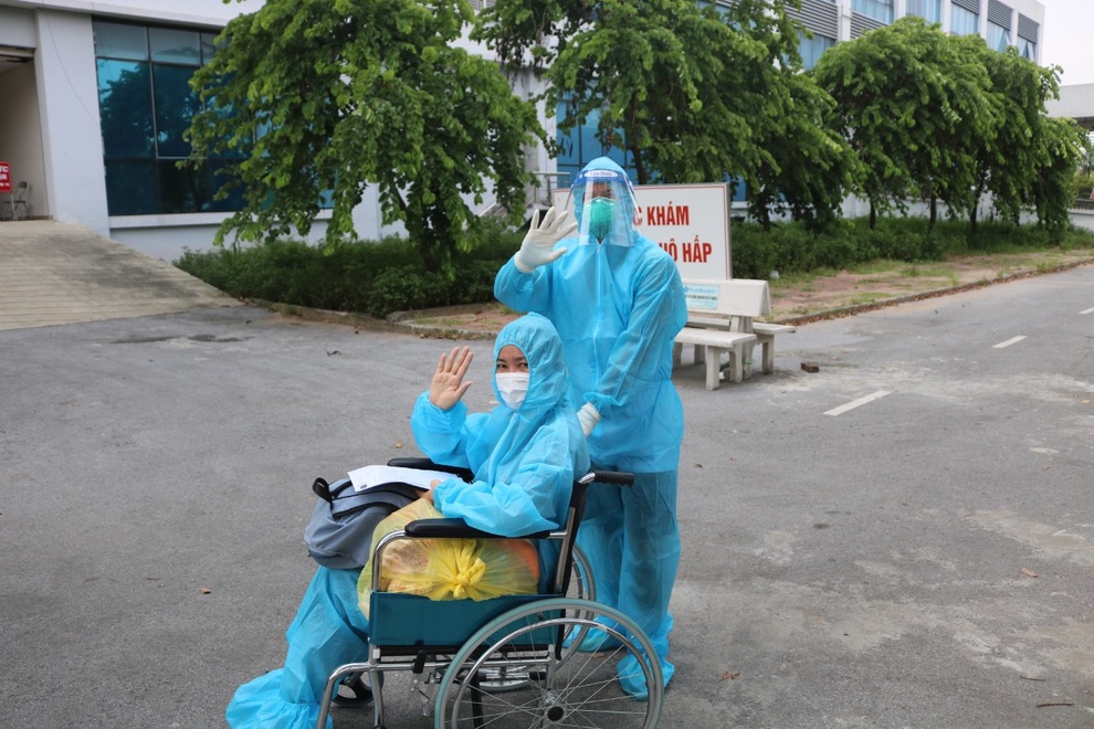 Bệnh nhân Covid-19 từng 6 lần lọc máu được cứu sống như thế nào? - 2 Bệnh nhân Covid-19 từng 6 lần lọc máu được cứu sống như thế nào? - 2