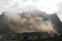 Tai nạn mỏ đá, 2 người thương vong