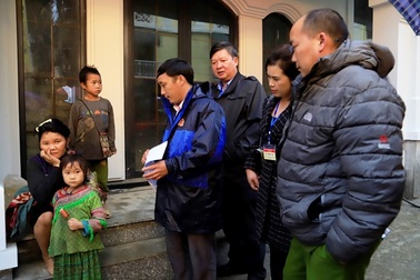 Sa Pa kiên quyết xóa nạn đeo bám du khách ăn xin, bán hàng rong