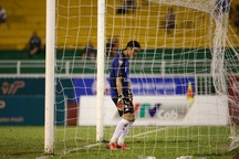 Thủ môn Minh Nhựt nói gì sau khi diễn trò hề?