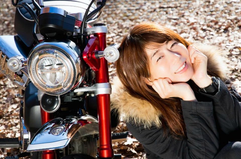 Đẹp lung linh xế khỉ Honda Monkey giữa mùa lá rụng - 1 Đẹp lung linh xế khỉ Honda Monkey giữa mùa lá rụng - 1