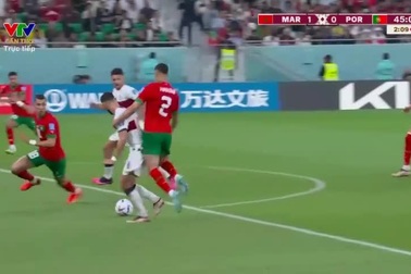 C.Ronaldo rơi lệ trong đường hầm