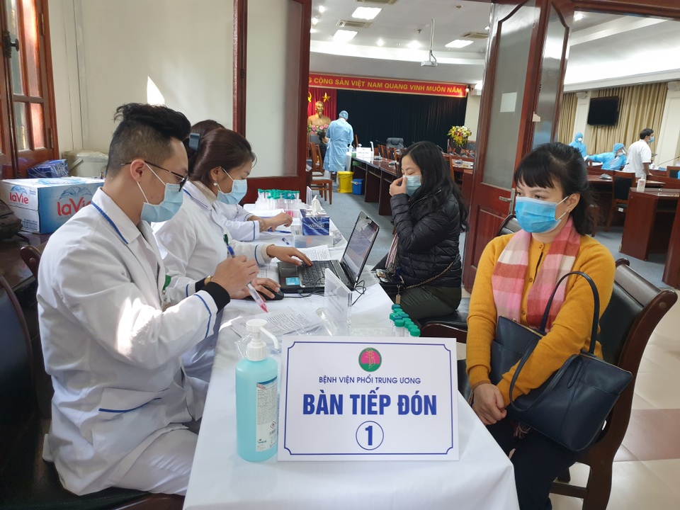 Phóng viên đưa tin Đại hội Đảng được xét nghiệm Covid-19 hai lần - 1 Phóng viên đưa tin Đại hội Đảng được xét nghiệm Covid-19 hai lần - 1