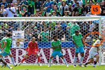 Bàn thắng bằng lưng siêu dị của “Maradona mới” đi vào lịch sử FIFA