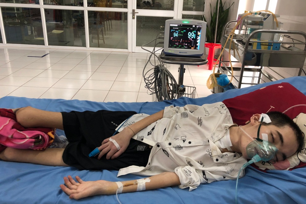 Nhói lòng cảnh người mẹ cầu xin sự sống cho con trai sau vụ tai nạn - 1 Nhói lòng cảnh người mẹ cầu xin sự sống cho con trai sau vụ tai nạn - 1