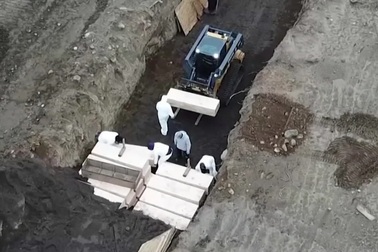 Đảo ở New York biến thành nghĩa trang tập thể giữa dịch Covid-19