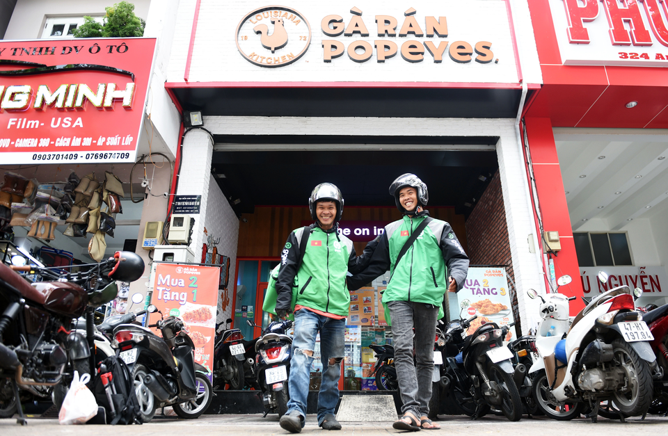 Nhà hàng, quán ăn nghĩ gì khi GoFood sẽ chuyển từ GoViet sang Gojek? - 1