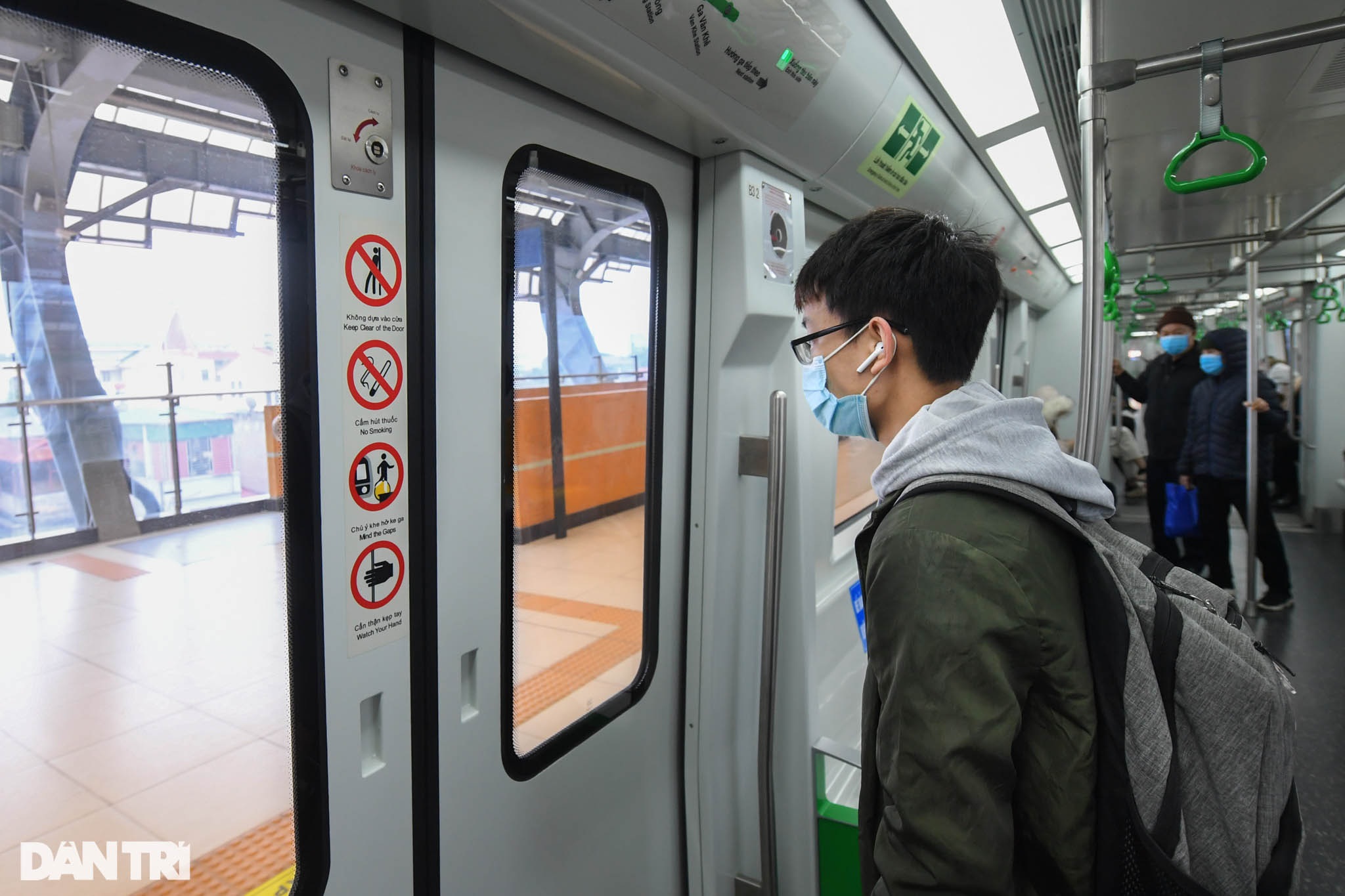 Nhiều sinh viên ở Hà Nội đi học bằng tàu Cát Linh - Hà Đông để tránh rét - 14 Nhiều sinh viên ở Hà Nội đi học bằng tàu Cát Linh - Hà Đông để tránh rét - 14