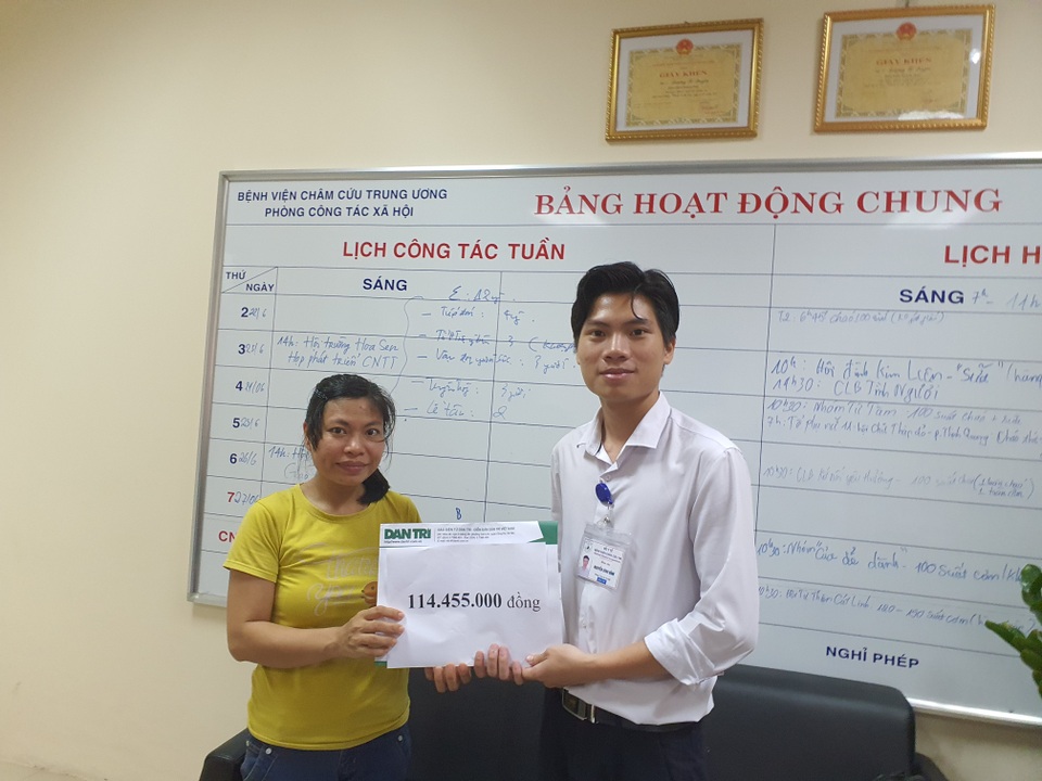 Bạn đọc Dân trí giúp đỡ cậu bé 7 tuổi bại não gần 115 triệu đồng - 1