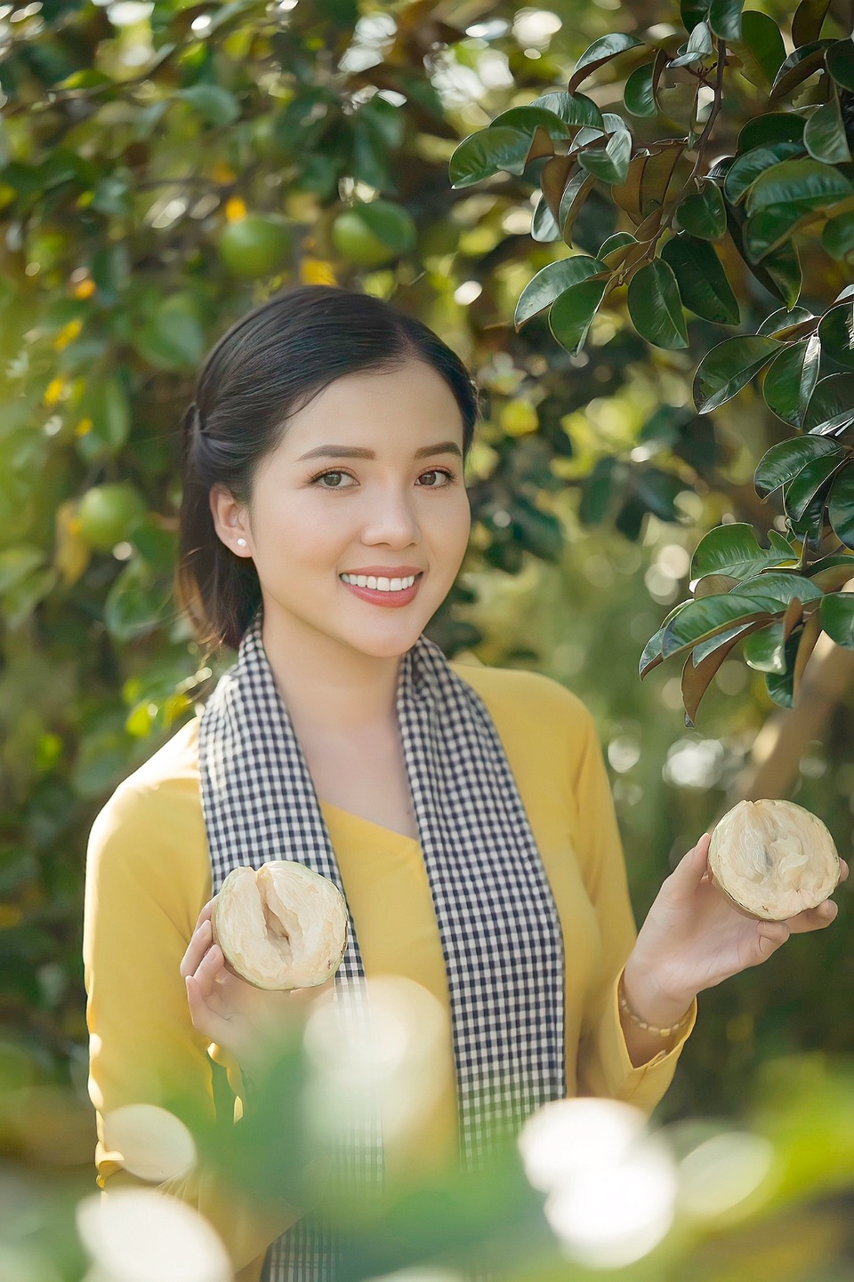 Hoa khôi Huỳnh Thúy Vi dịu dàng với vị ngọt bánh, trái miền Tây - 7 Hoa khôi Huỳnh Thúy Vi dịu dàng với vị ngọt bánh, trái miền Tây - 7